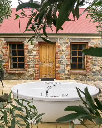 Chintock studio cottage is a self-contained stone cottage at Tin Dragon Cottages in North East Tasmania